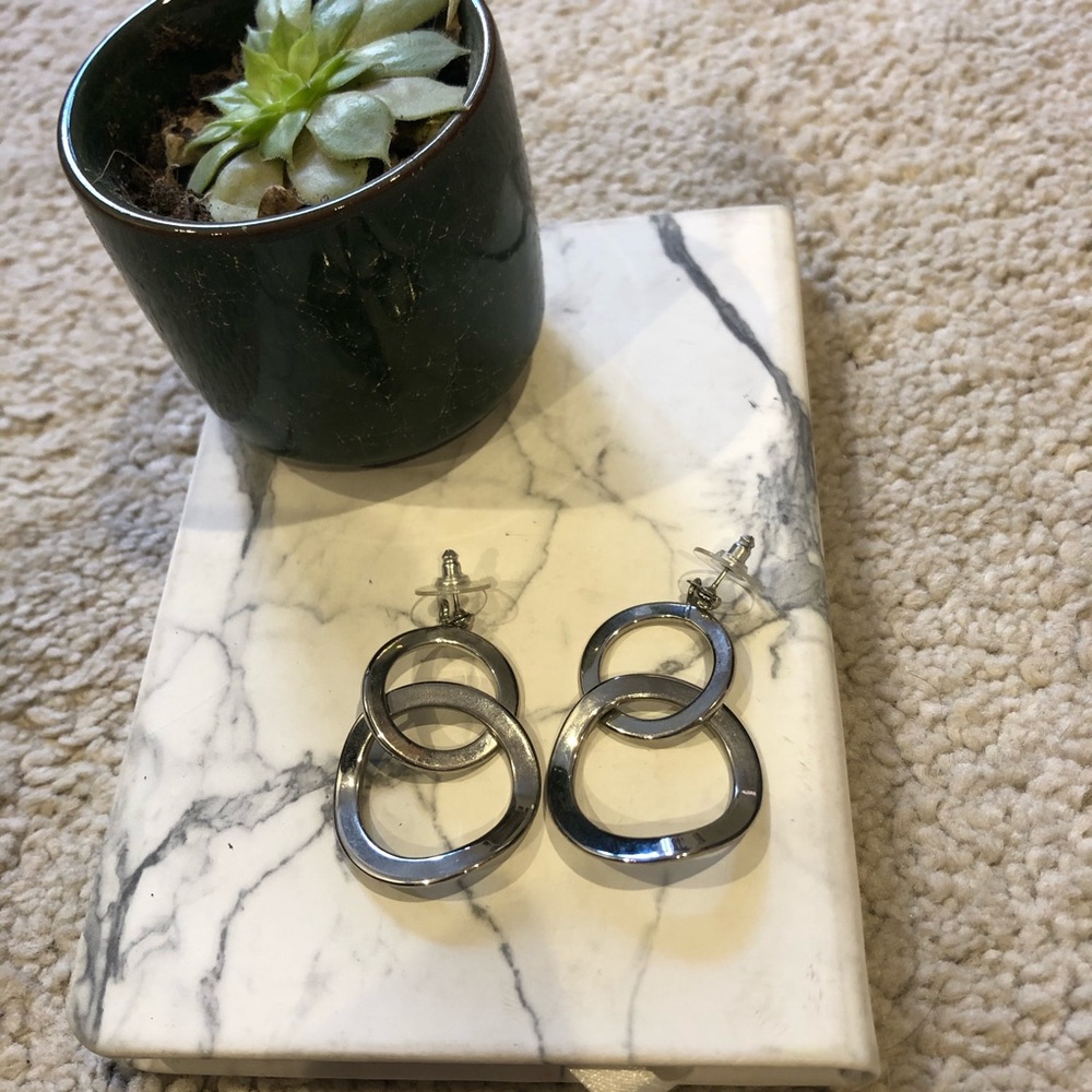 Dangle circle earrings